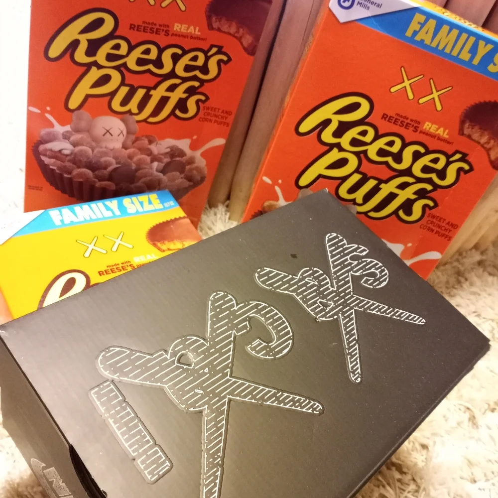Kaws x Reese puffs - Picture 1 of 3